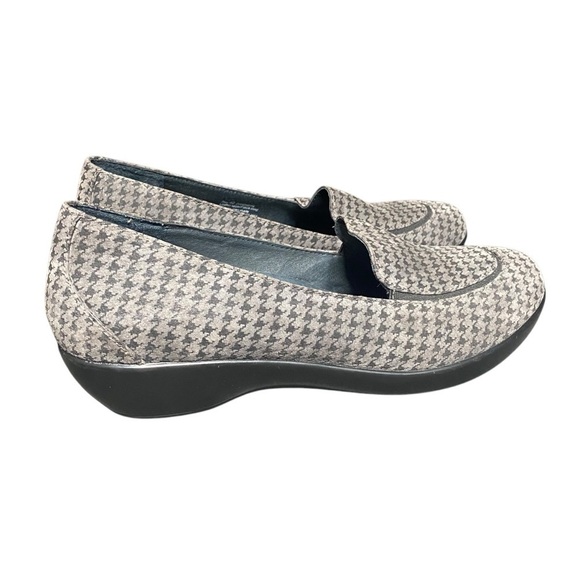 Dansko Debra Loafers Houndstooth - Picture 2 of 6